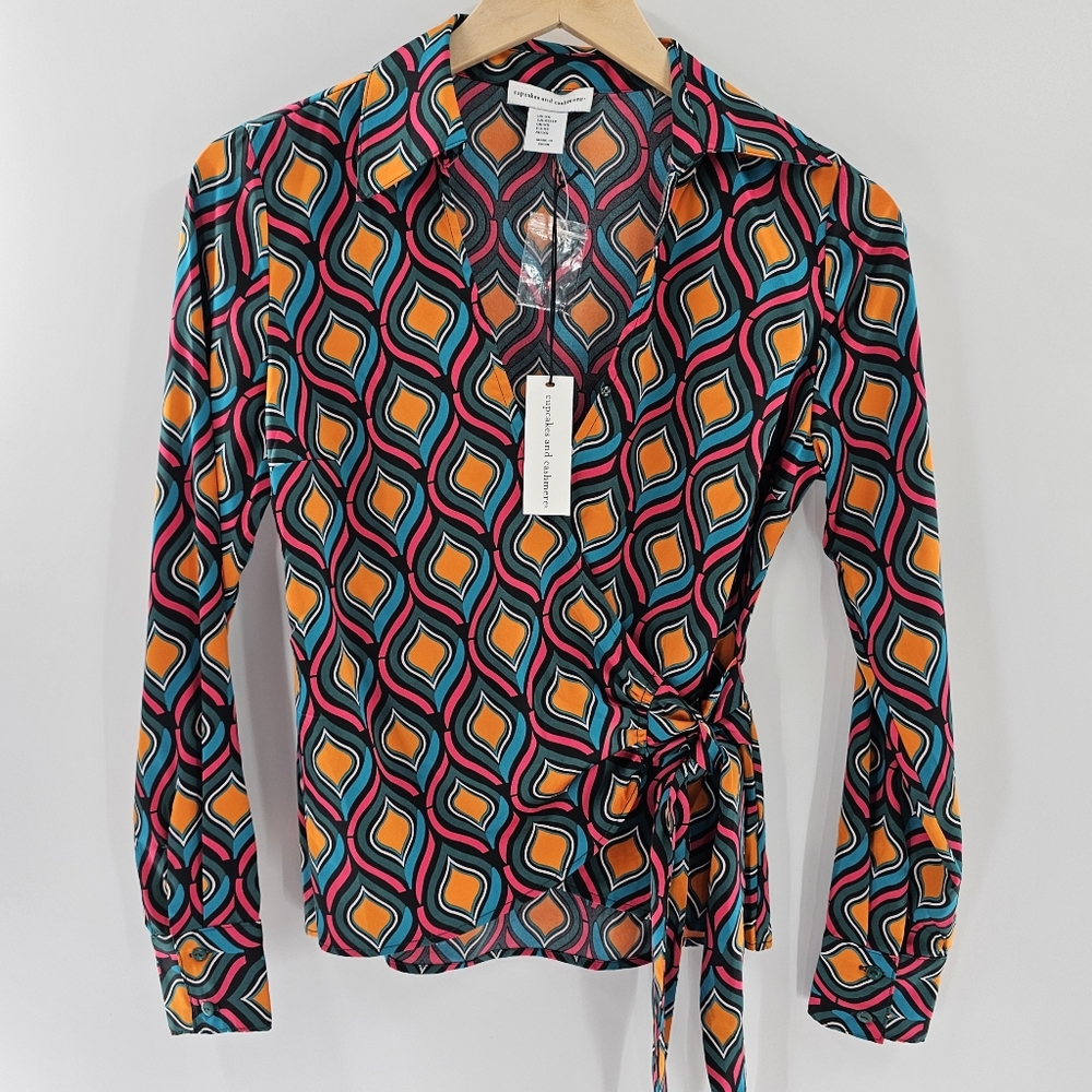Cupcakes and Cashmere Retro Geometric Print Vneck Surplice Top Women Size XSmall